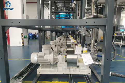 Bomba de lóbulos rotativos Bonve para transferência de resina de alta viscosidade de IBC para tanque de mistura